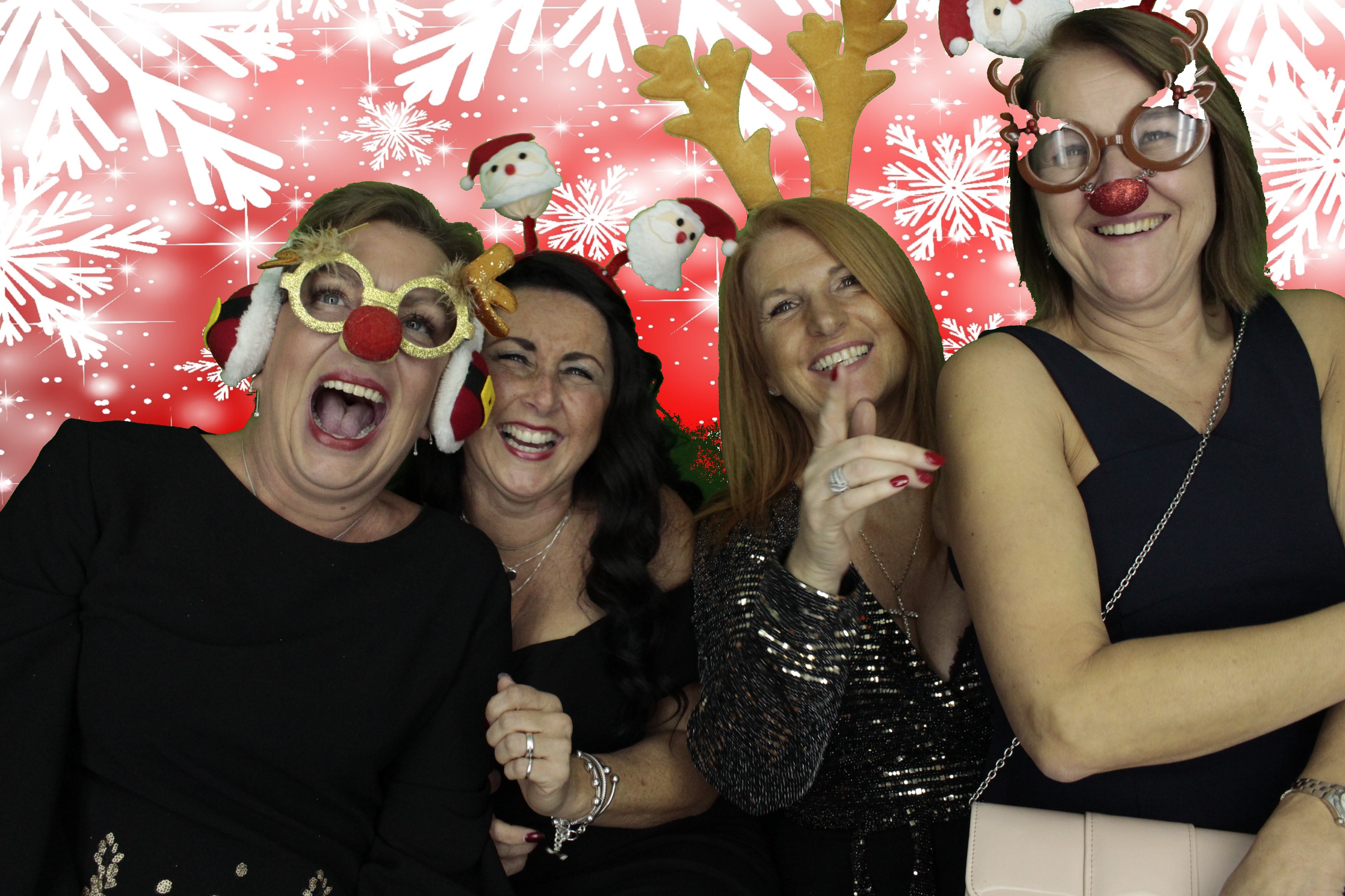 Silvermere Christmas Party | View more photos from the event at gallery.myphotoboothexperience.co.uk/u/MyPhotoBoothExperienceLtd/Silvermere-Christmas-Party-3